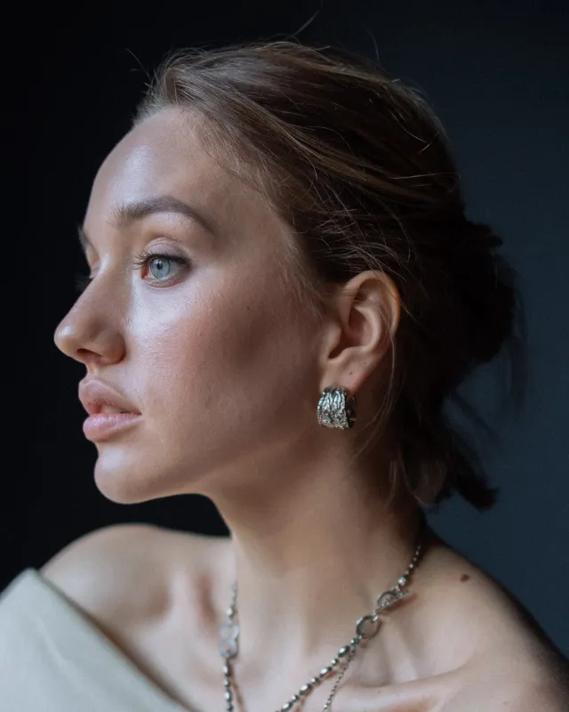 Широкие фактурные серьги