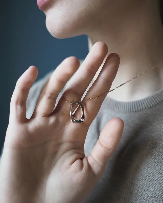 Колье-овал с цирконом