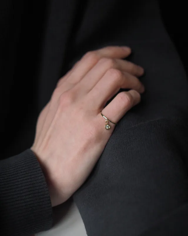 Кольцо с подвесным бриллиантом