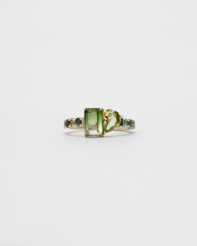 Кольцо с турмалином и хризолитом