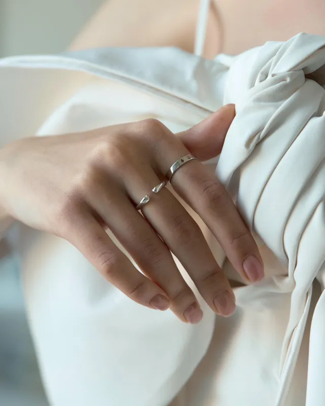 Кольцо разомкнутое с сердцем